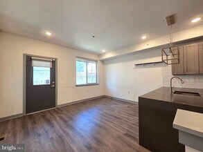 Building Photo - 417 W Berks St