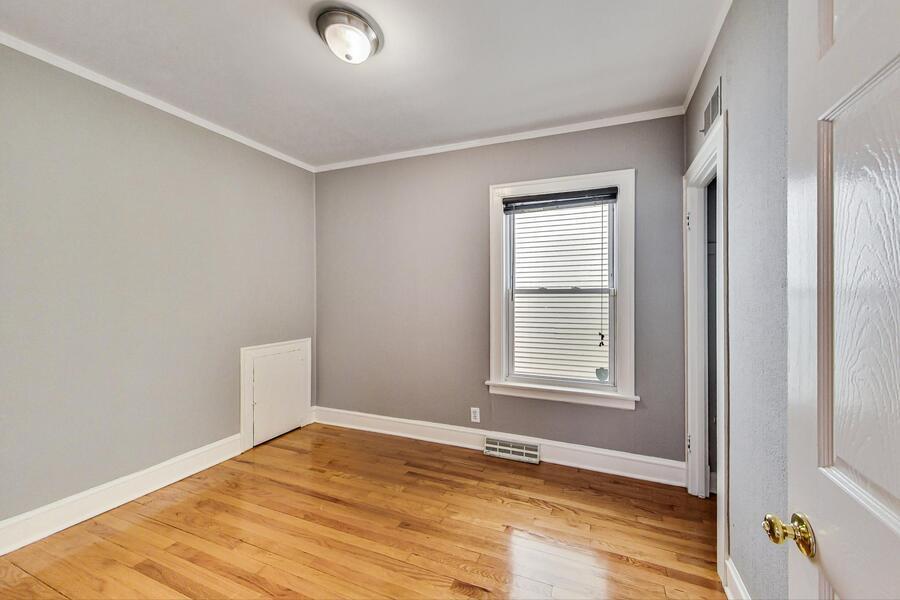 Building Photo - 1521 W Nelson St