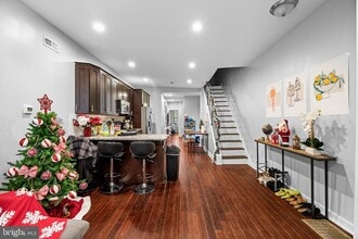 Building Photo - 1723 Monument St