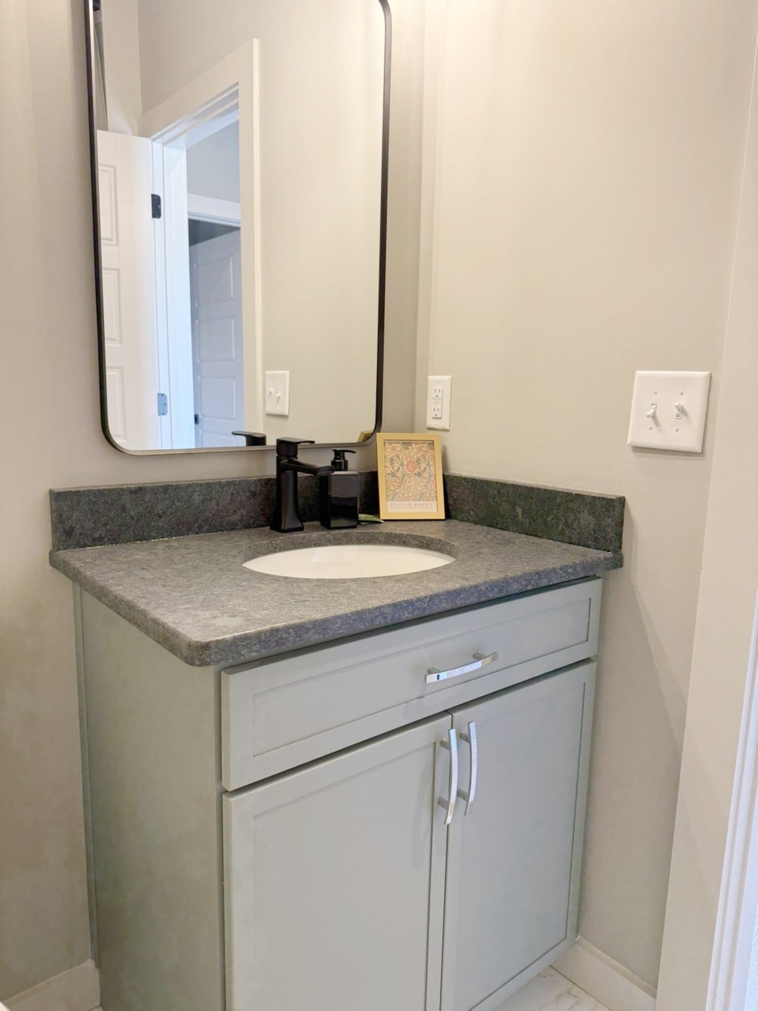 GUEST BATH - 108 Textile Ct