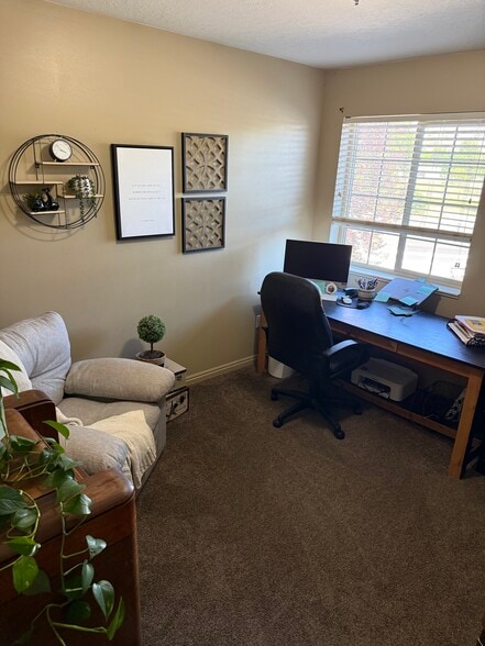 Guest bedroom 2 - 3835 S Main St