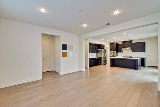 Building Photo - Gorgeous Santa Clara Home with Pool, EV Ho...