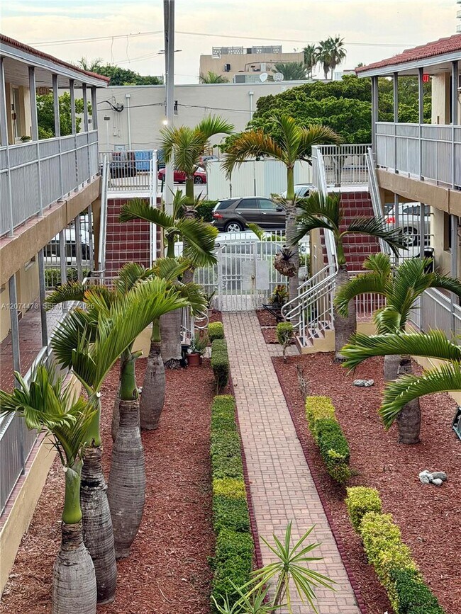 Building Photo - 7400 Harding Ave