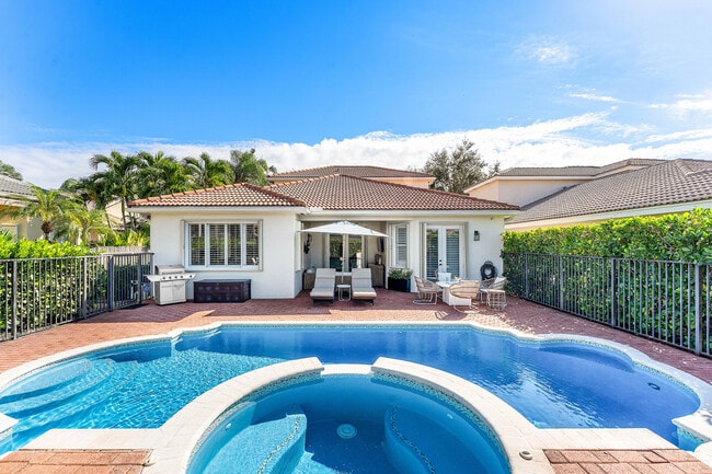 Building Photo - 121 Palm Cir