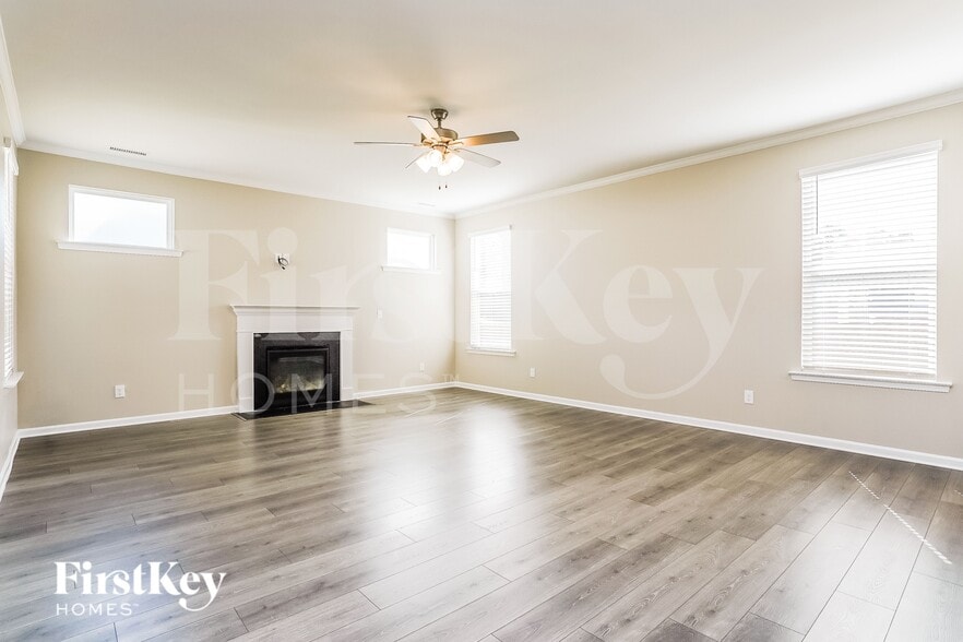 Building Photo - 355 Streamliner Blvd