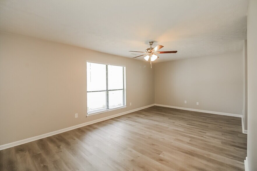 Building Photo - 528 Blue Cedar Ct
