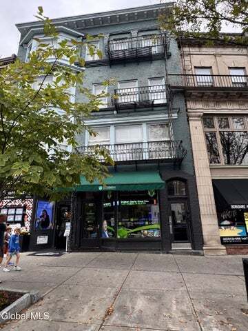 Building Photo - 378 Broadway