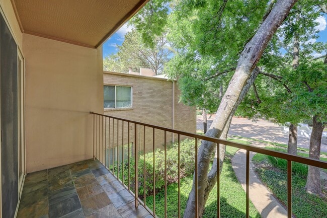 Building Photo - 1115 Augusta Dr