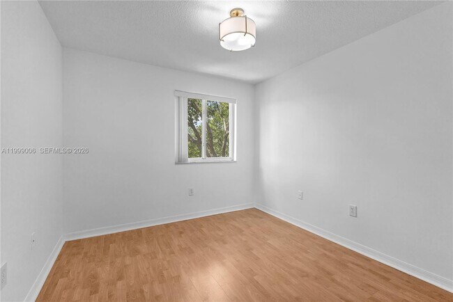 Building Photo - 15750 SW 92nd Ave