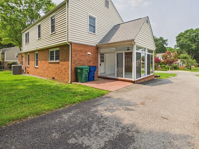 Building Photo - 1519 Chauncey Ln