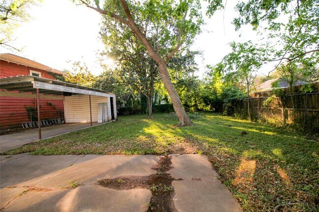 Building Photo - 705 N Rusk St