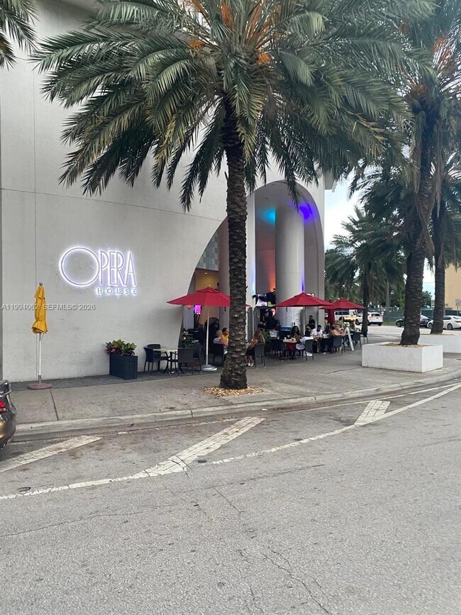 Building Photo - 1750 N Bayshore Dr