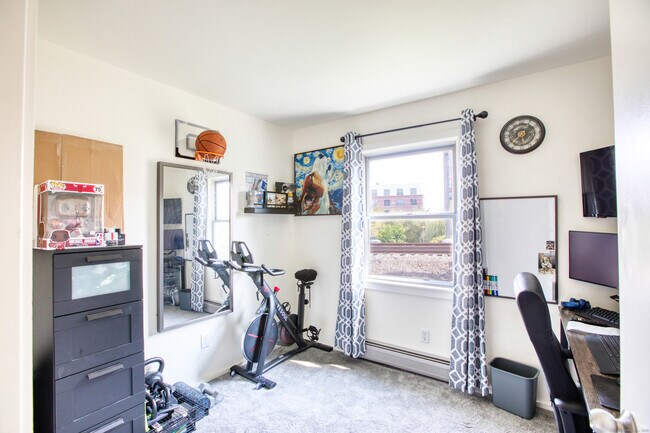 Building Photo - 32 Pine St