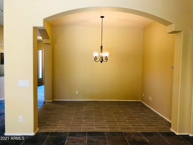 Building Photo - 10453 E Pine Valley Dr