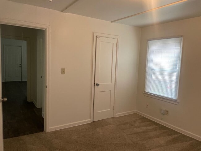 Building Photo - 2 BDRM 1 BA, 816 SQ FT HOME, DUKE POWER, C...
