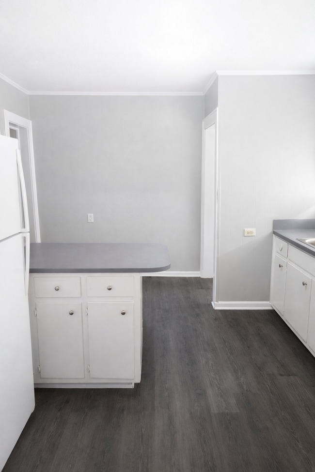 Building Photo - 1827 1st Ave NW