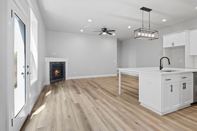 Building Photo - 1026-KE1026 Sassafras St