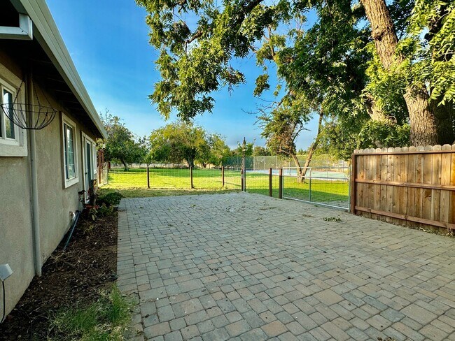 Building Photo - NOW AVAILABLE - 628 S FT STUDIO ON LARGE LOT
