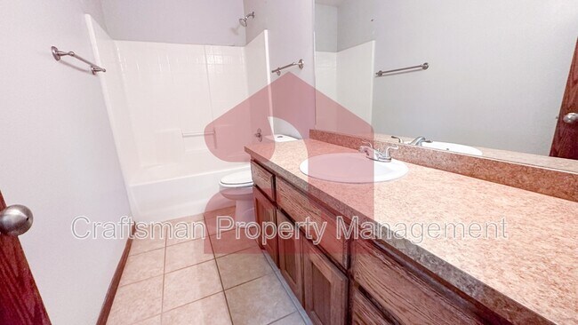 Building Photo - 1704 January Pl