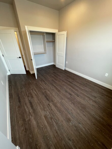 Building Photo - 605 N 7th Ave