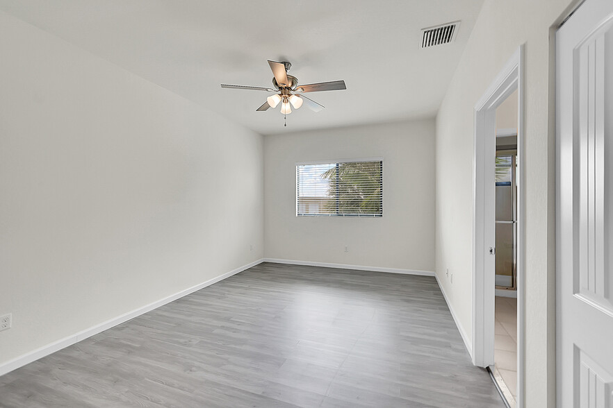 Building Photo - 4204 N Dixie Hwy