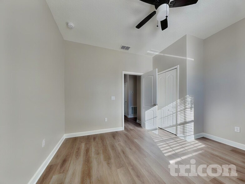 Building Photo - 13811 Newport Shores Dr