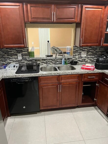 Building Photo - 813 NW 19th Ave