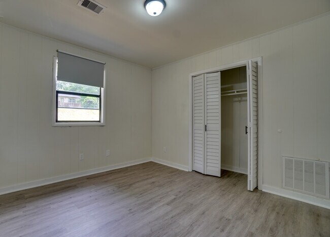 Building Photo - 2696 W View St