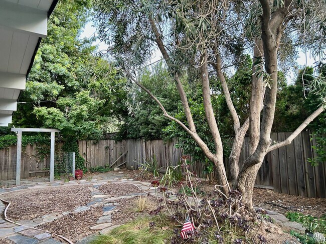 Building Photo - Updated Willow Glen Eichler