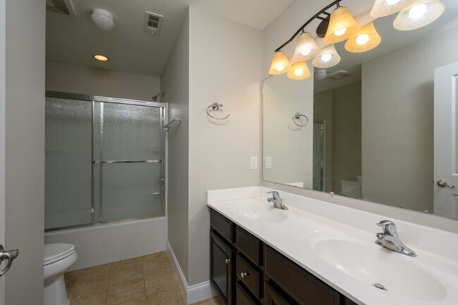 Building Photo - **RARE, EXECUTIVE HOME ON OVER HALF AN ACR...