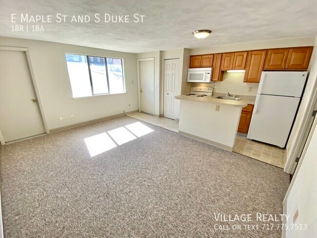 Building Photo - 501 E Maple St