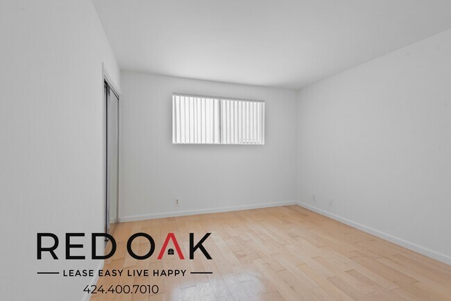 Building Photo - 1033 3rd St