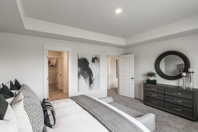 Building Photo - Modern Townhome