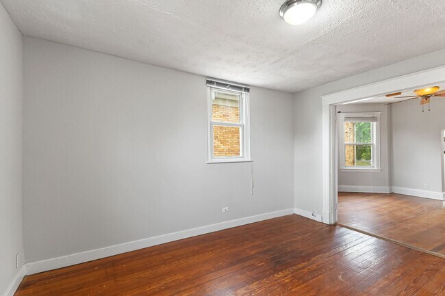 Building Photo - 2607 Robertson Ave