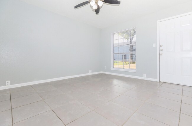 Interior Photo - Colonial Woods Apts