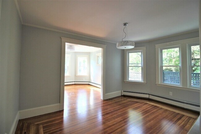 Building Photo - 8 Thurston Rd