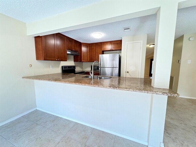 Building Photo - 11526 Village Pl Dr