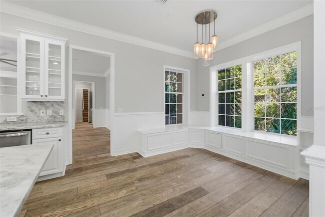 Building Photo - 815 Lake Evalyn Dr