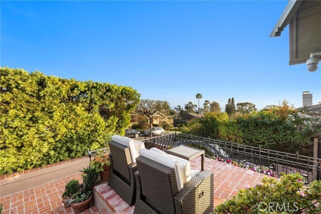 Building Photo - 486 Holly St