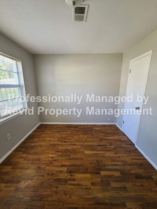 Building Photo - 4989 Wilburn Ave