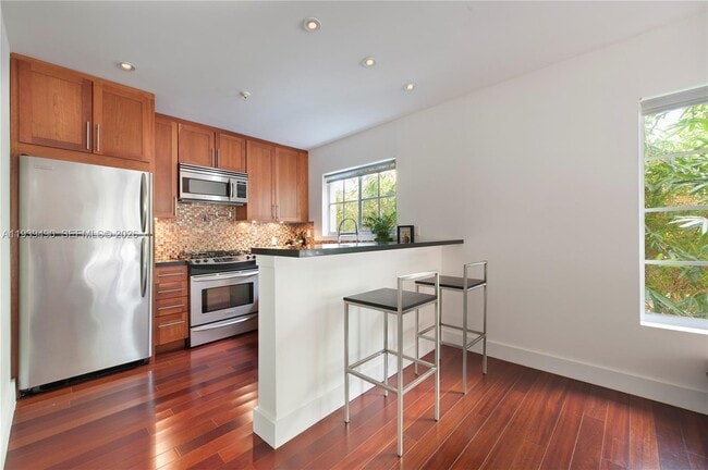 Building Photo - 1025 Michigan Ave