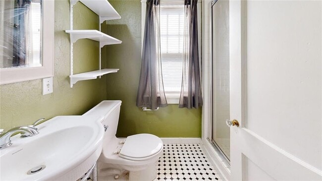 Building Photo - 609 N Ash St