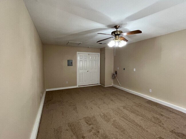 Building Photo - 103 Meadow Way