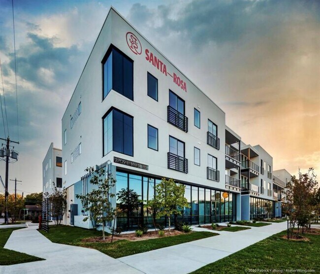 Building Photo - 2709 E 5th St.