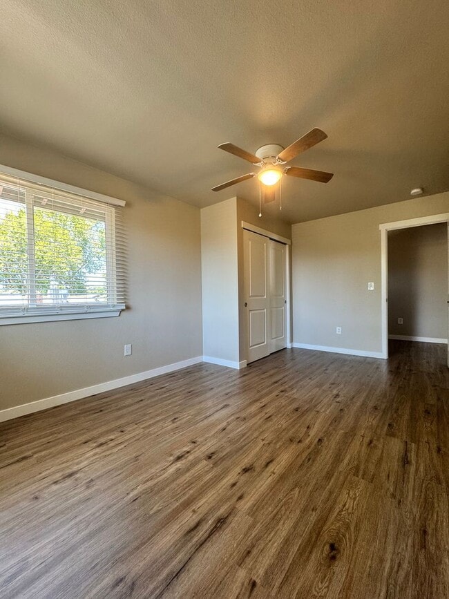 Building Photo - Available Now! 3 Bed/1.5 Bath Close to Downtown Lodi