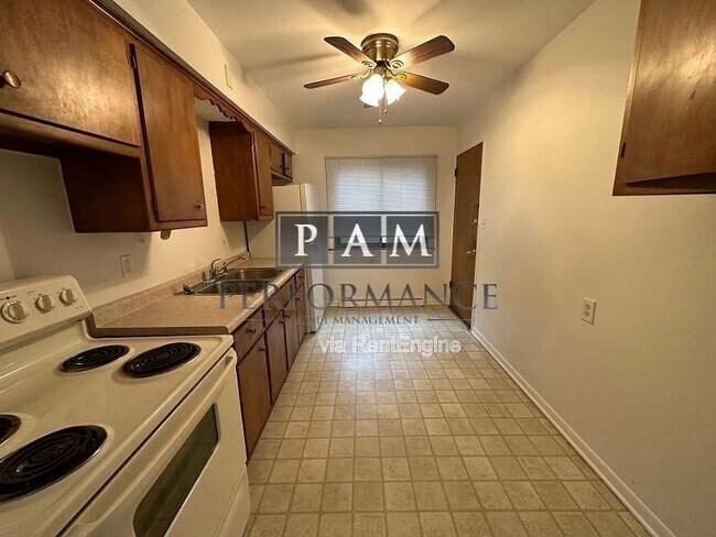 Building Photo - 2155 S 102nd St