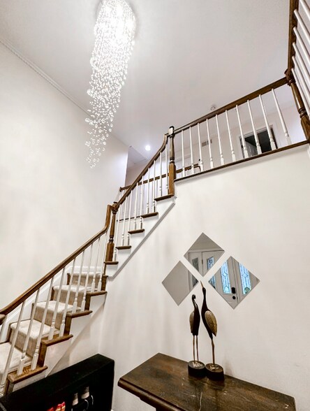 Building Photo - 6636 Isle of Skye Dr