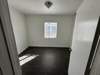 Building Photo - 1 bedroom in PHOENIX AZ 85006