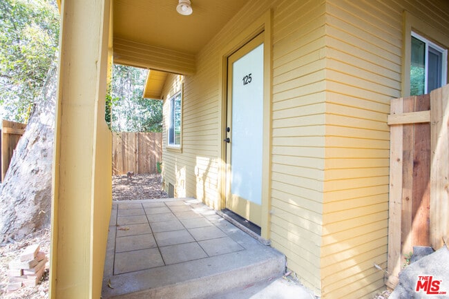 Building Photo - 125 Hackett Pl