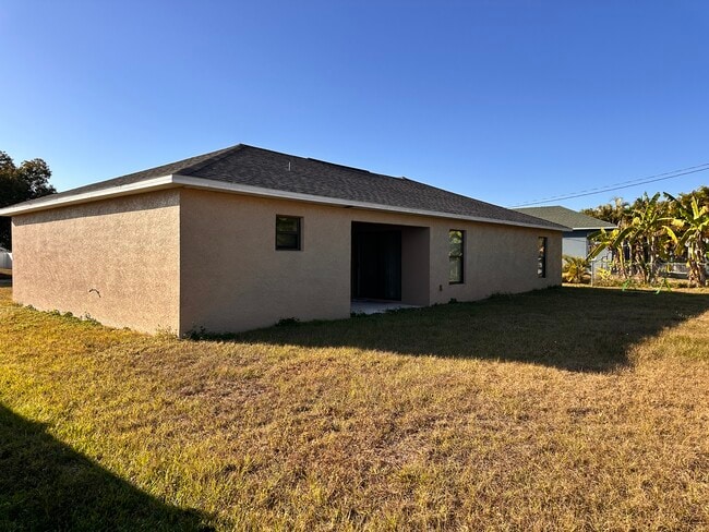 Building Photo - 129 NE 6th Ave